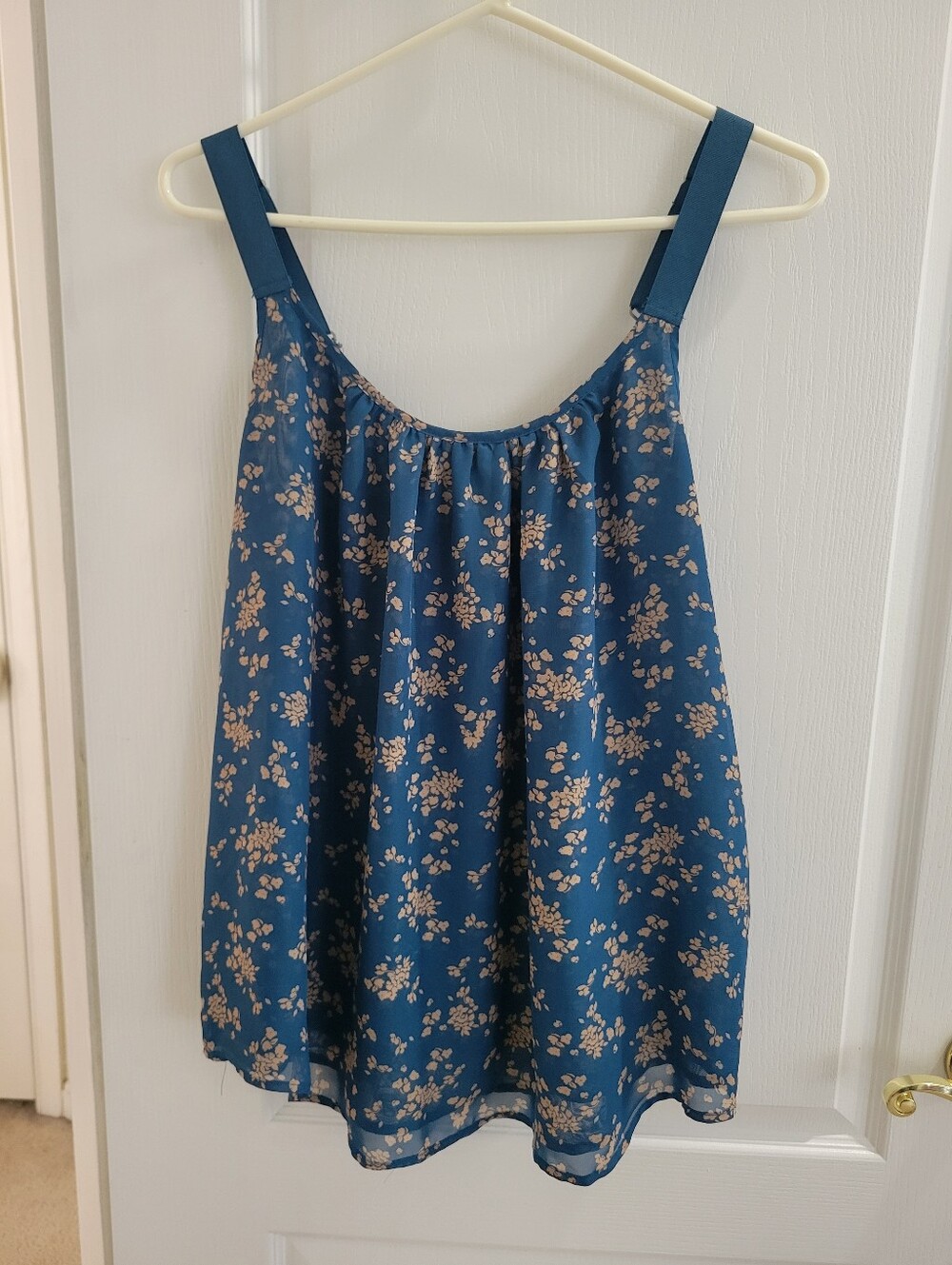 Lane Bryant Size 14 Blue Floral Chiffon Tank Top Sleeveless Pleated Cami Blouse